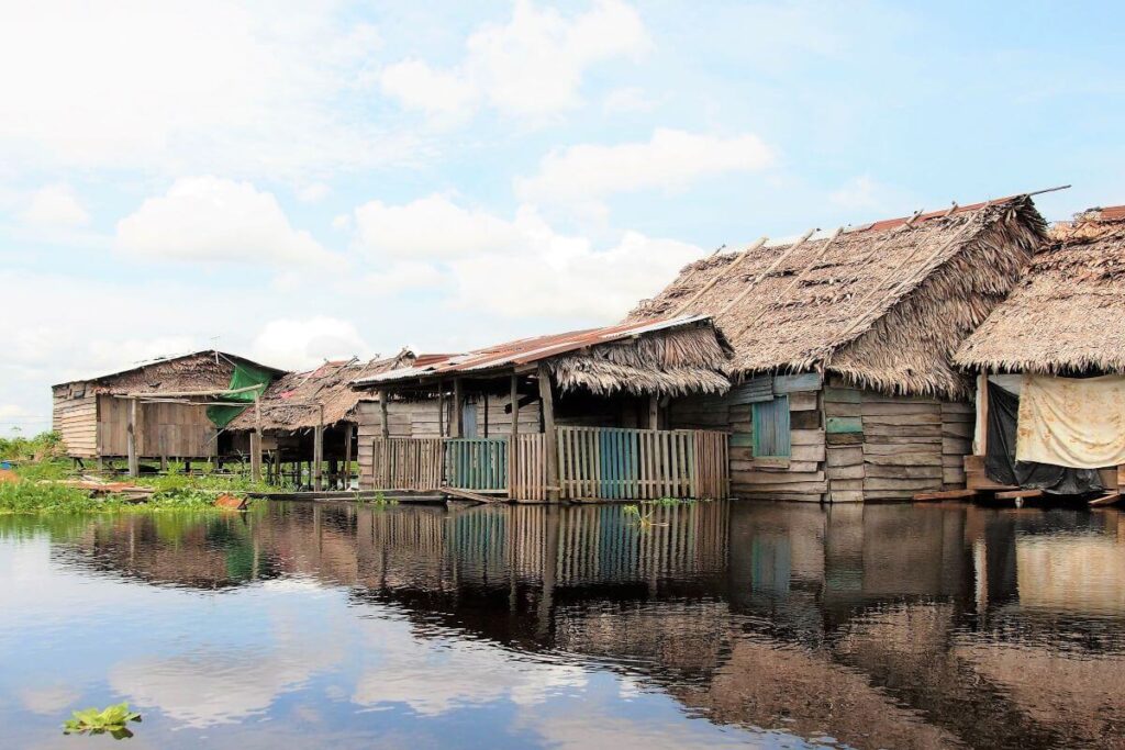 IQUITOS case acqua